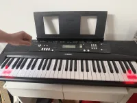 YAMAHA EZ-220 szinterizátor