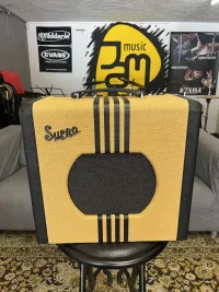 Supro Delta King 10 Tweed whith Black Stripes