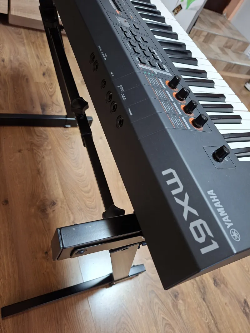YAMAHA MX61 V2 Szintetizátor