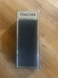 - Volume Pedál
