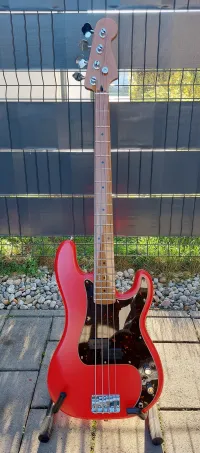 Egyedi készítésű 4 húros preckó