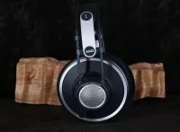 AKG K702