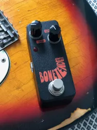 Lovepedal Bonetender Fuzz Effekt pedál