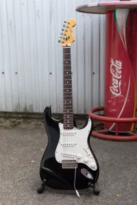 Squier MiK  strato 1987 E10 + Custom Shop elektr.