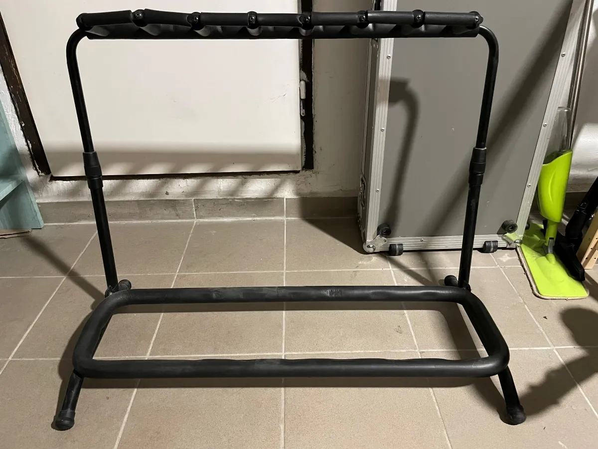 - , 2 db Gitarreständer