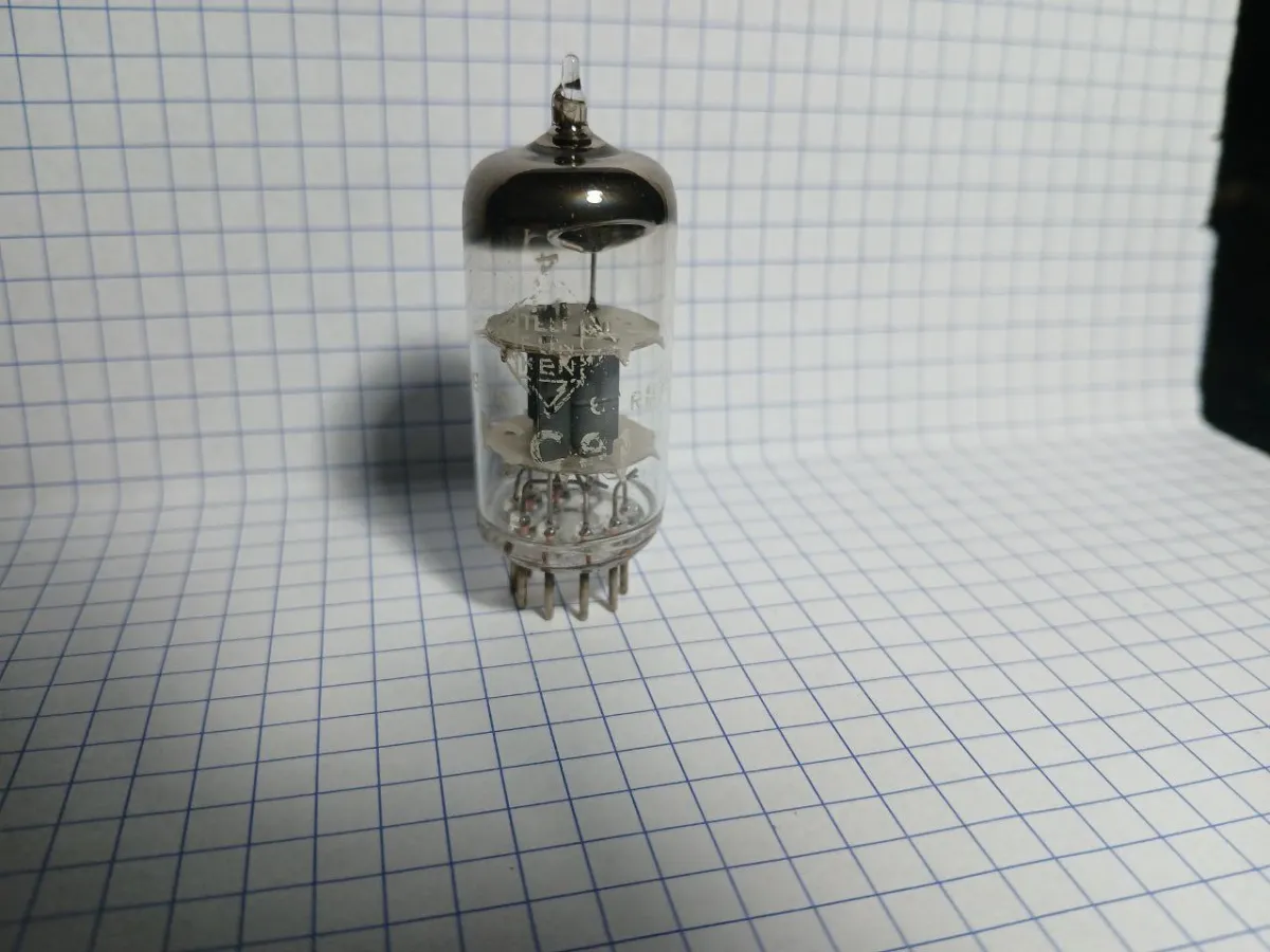 - Ecc81 Elektroncső