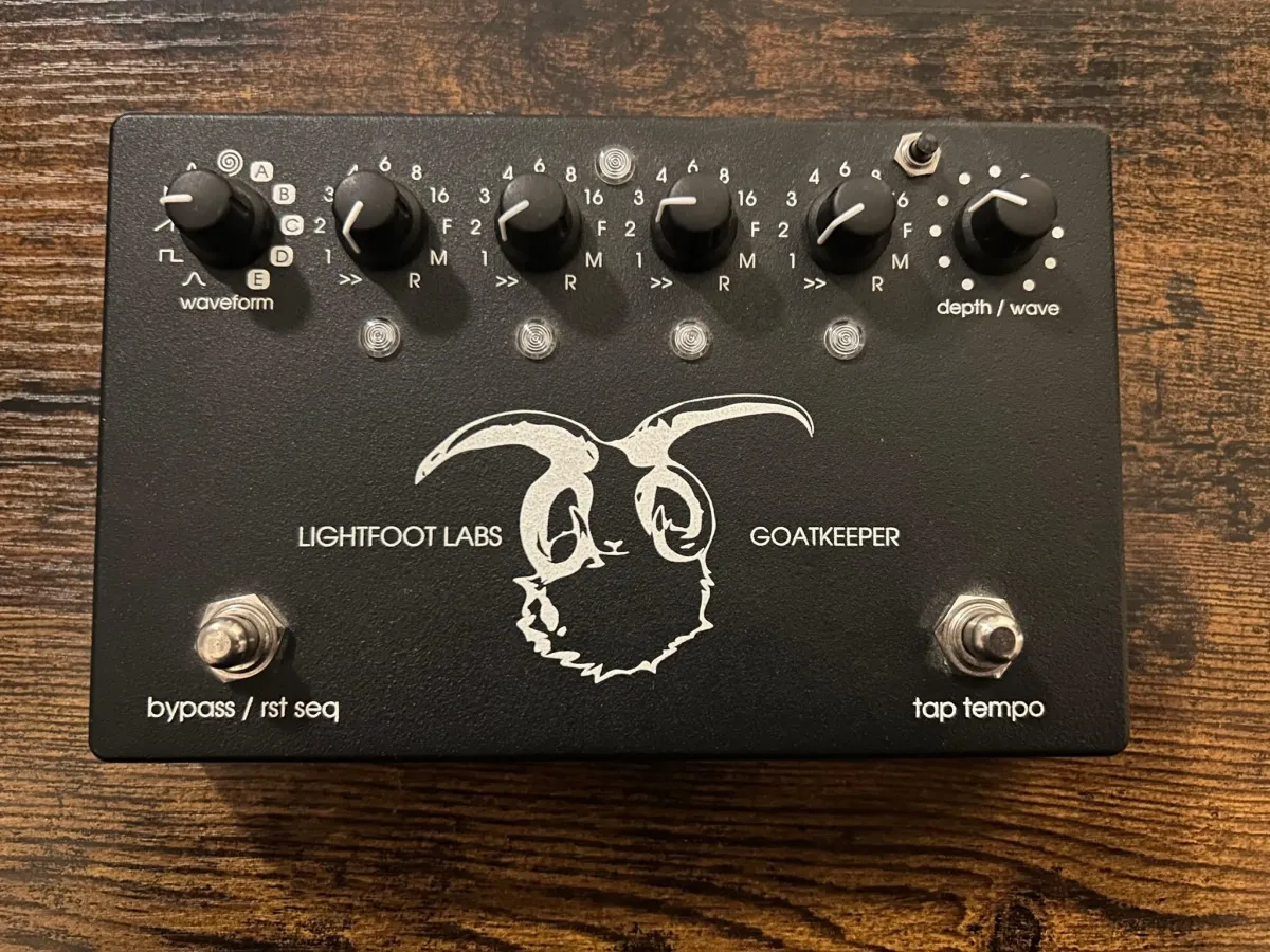 - Lightfoot Labs Goatkeeper tremolo pedal Pedal de trémolo