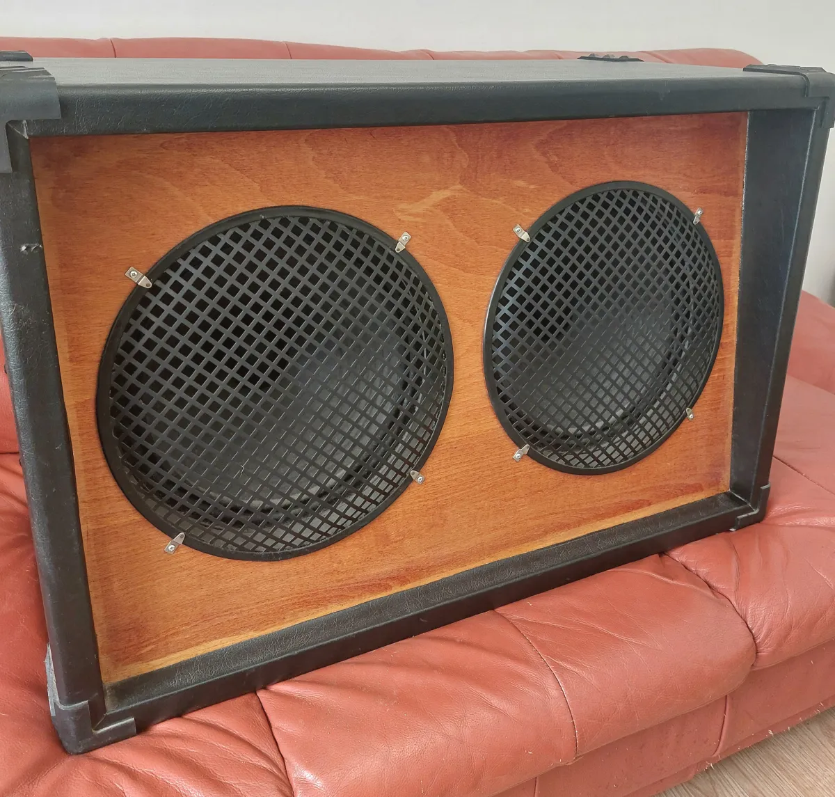 - Red Coat The WIZARD Eminence Guitar cabinet speaker