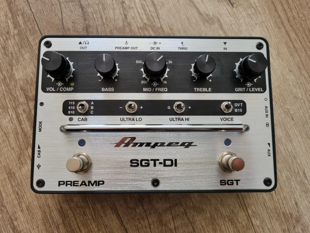 Ampeg SGT-DI Bass-Preamp-Pedál Efecto de bajo