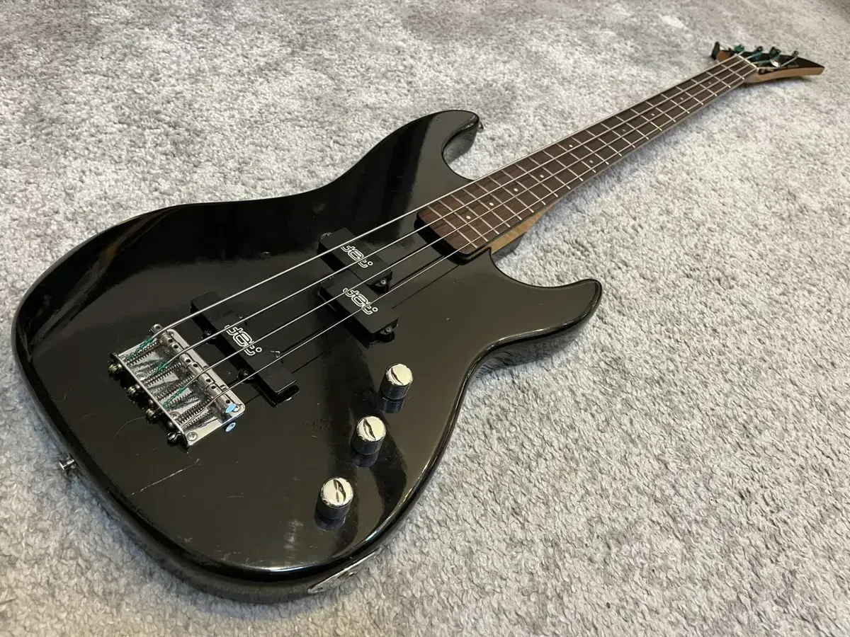 Aria Pro II SL series MIJ Bass Gitarre