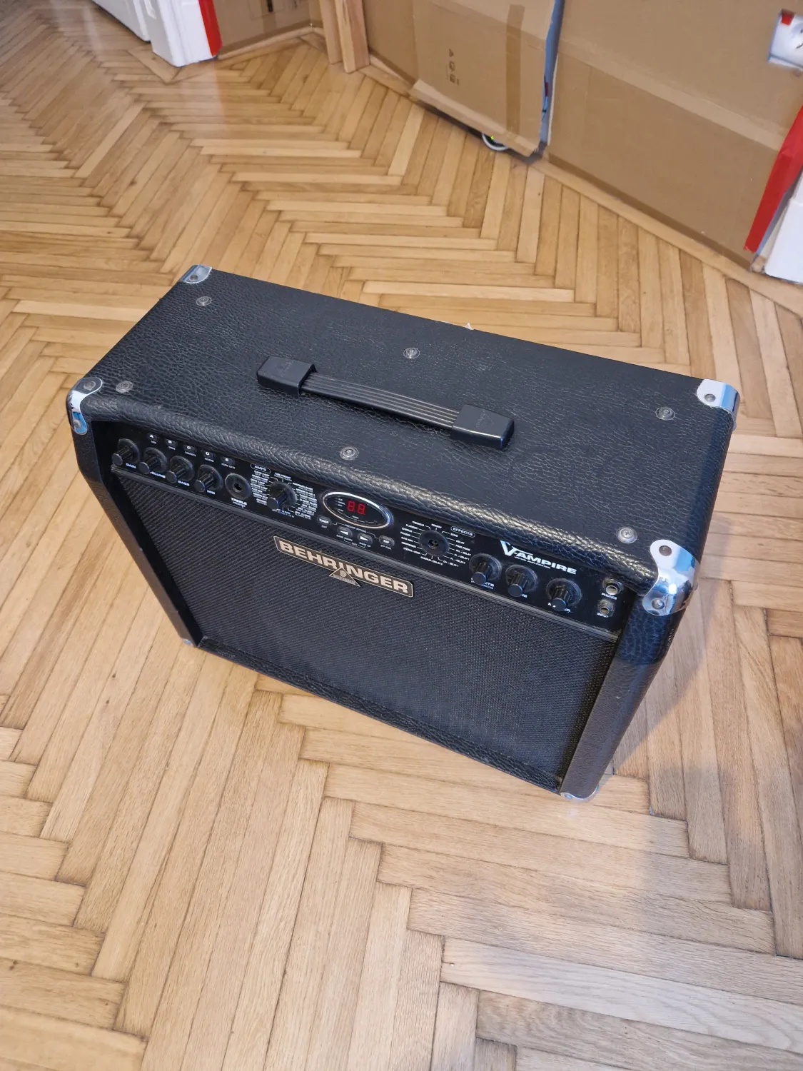 Behringer Vampire Üres gitárláda