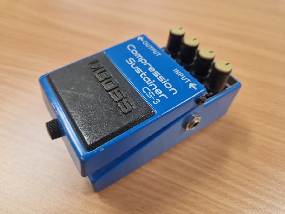 BOSS CS-3 Effekt pedál