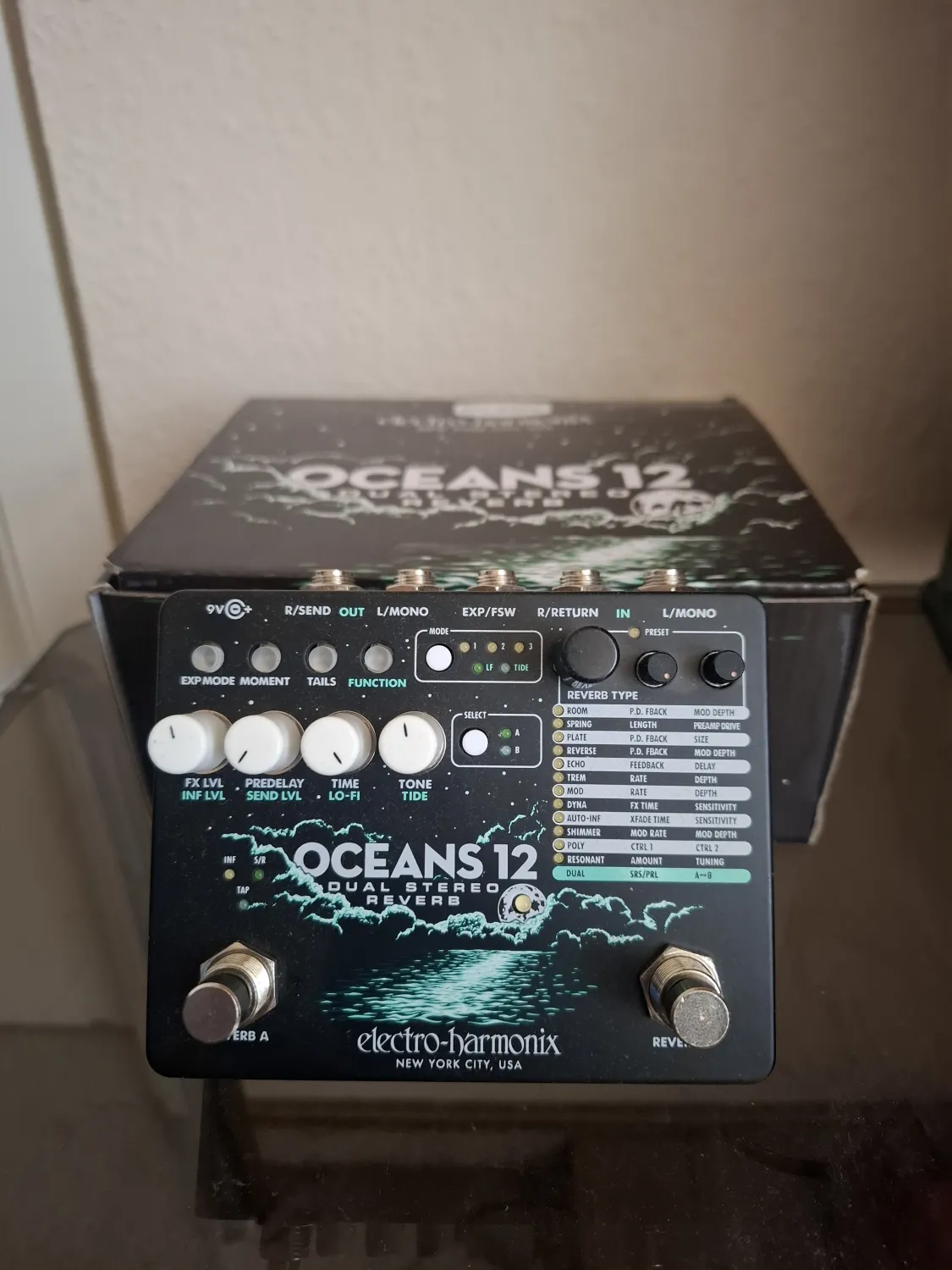Electro Harmonix Oceans 12 Reverb Pedal