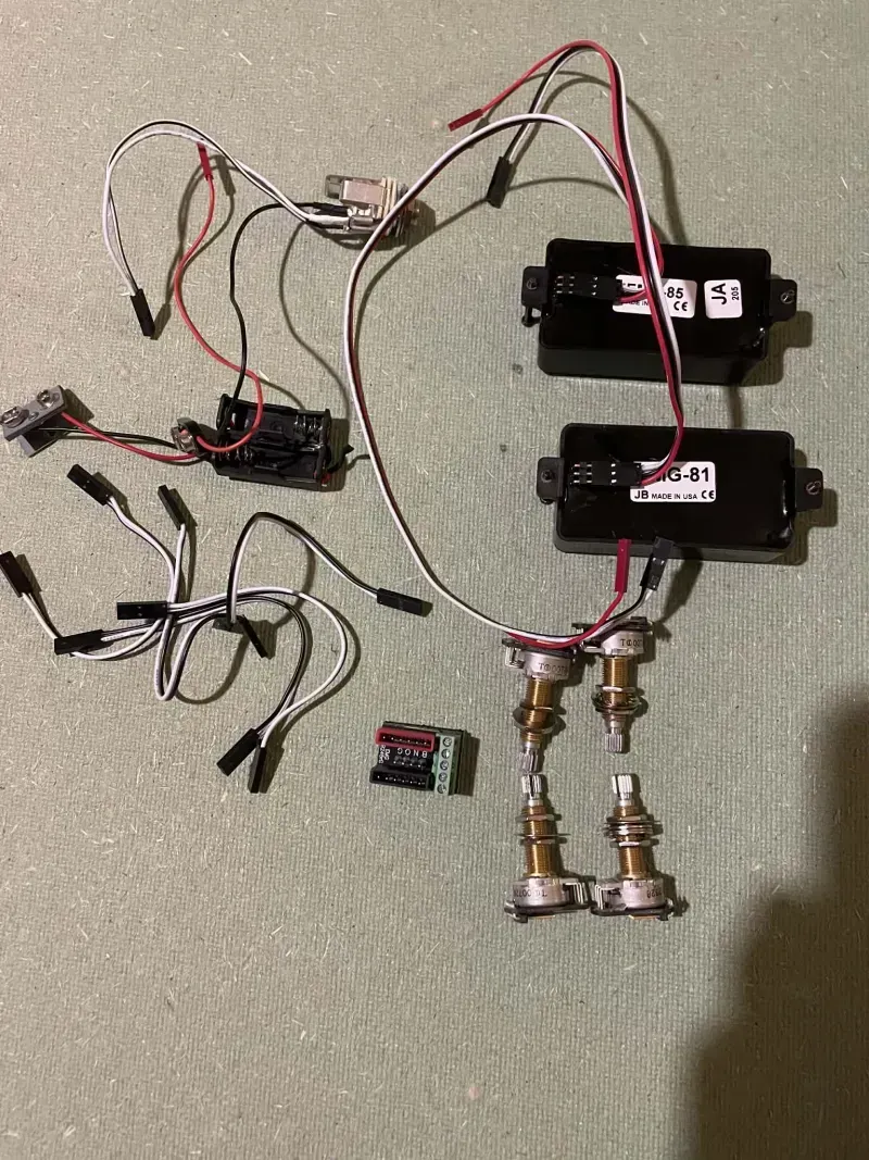 EMG 81-85 szett. Hangszedő szett