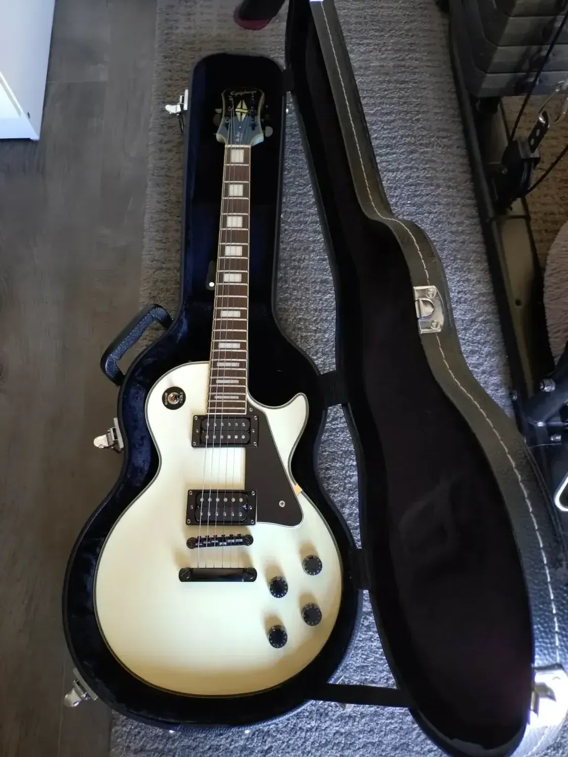 Epiphone Les Paul Custom Electric guitar