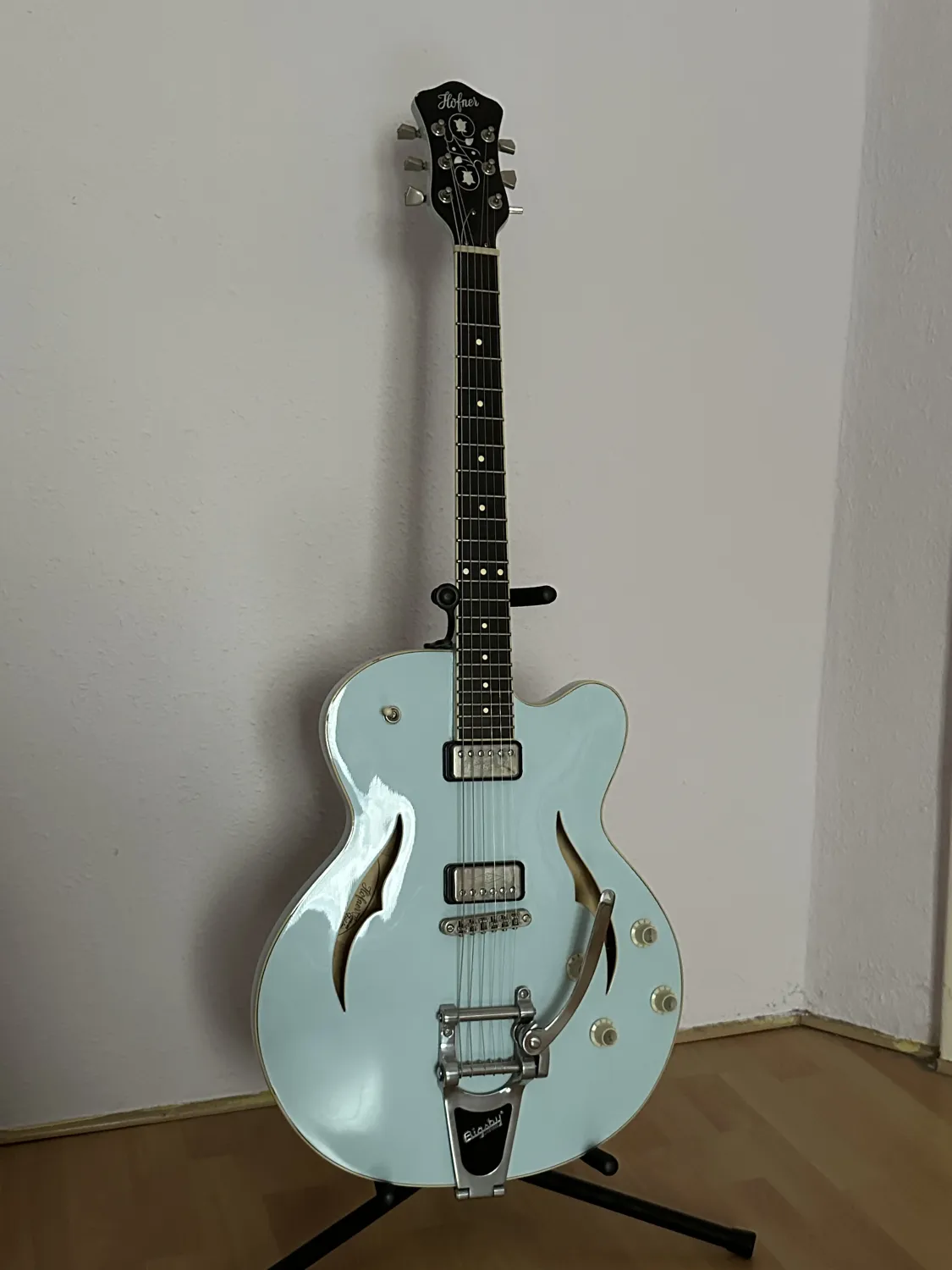 Höfner Verythin Single Cutaway Light Blue Electric guitar