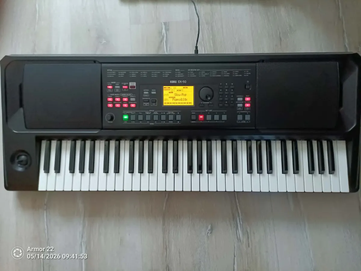 Korg EK-50 Sintetizador