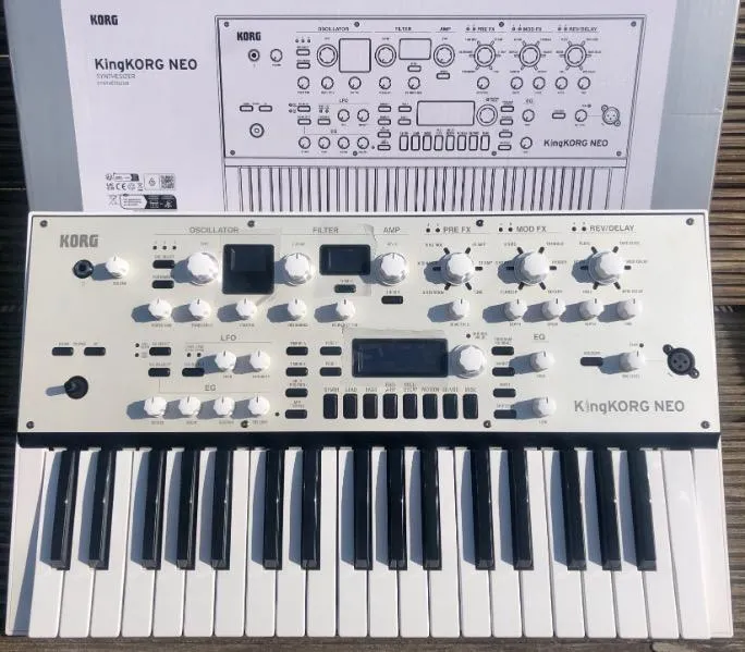 Korg King NEO garanciával Analog-Synthesizer