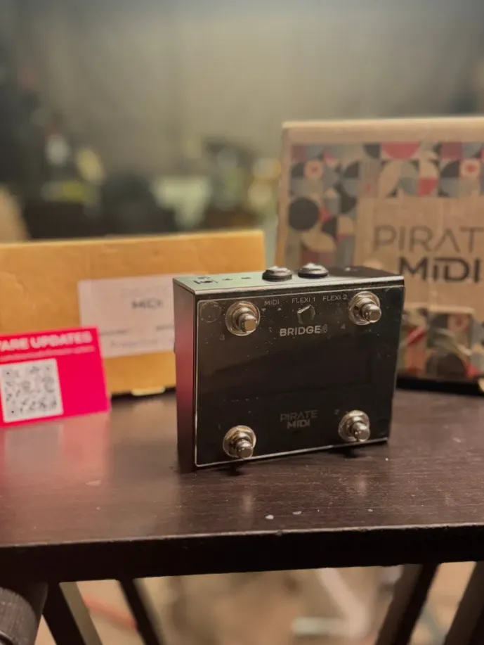 Pirate Midi Bridge4 MIDI footswitch