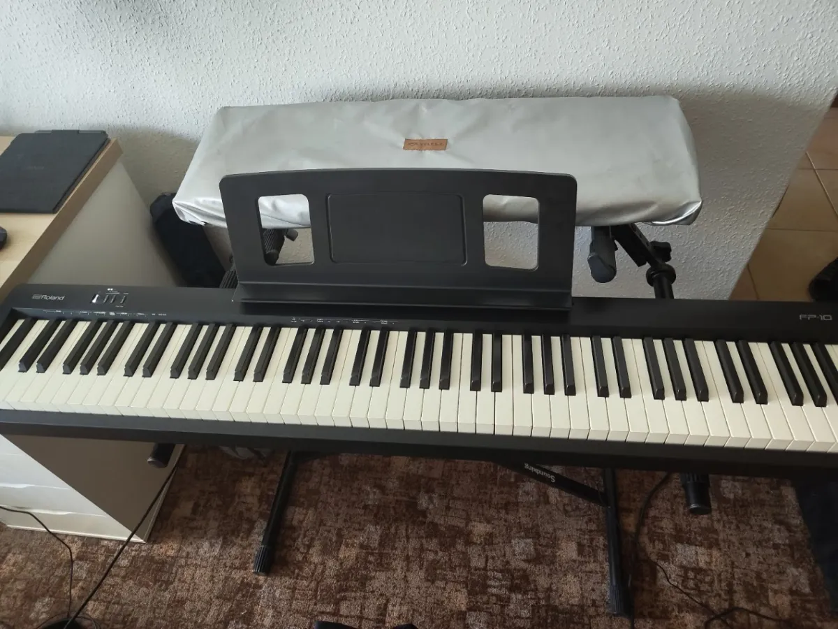 Roland FP-10 Digital piano