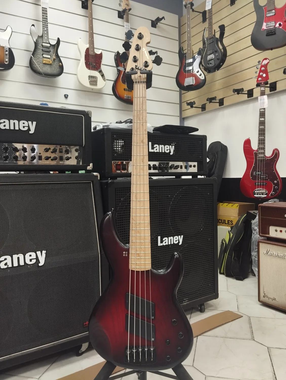 Sandberg Panther Basszusgitár 5 húros