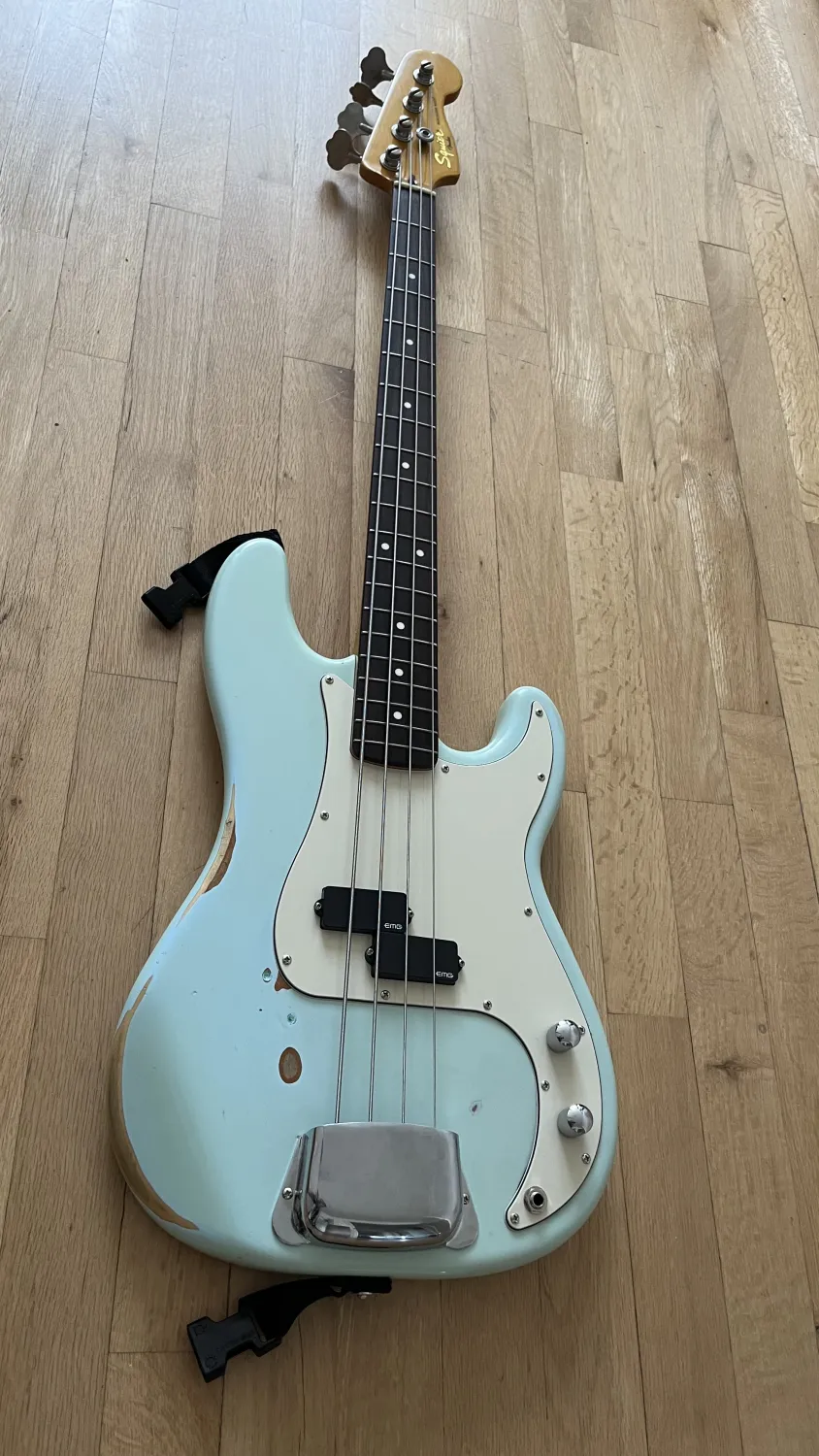 Squier Classic vibe precision bass crafted in china Bass guitar
