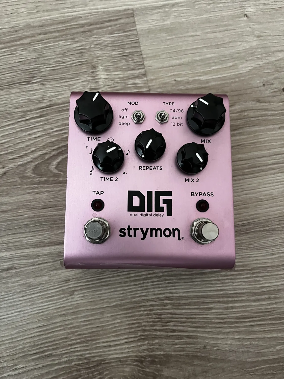 Strymon DIG Effekt pedál