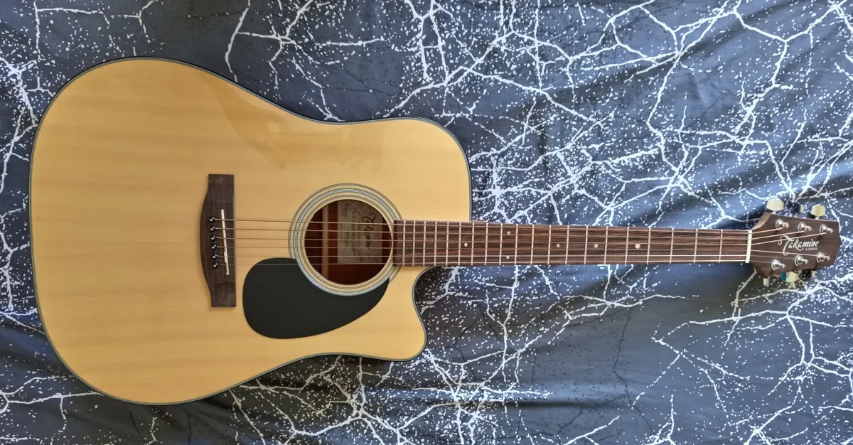 Takamine EG320C Akusztikus gitár