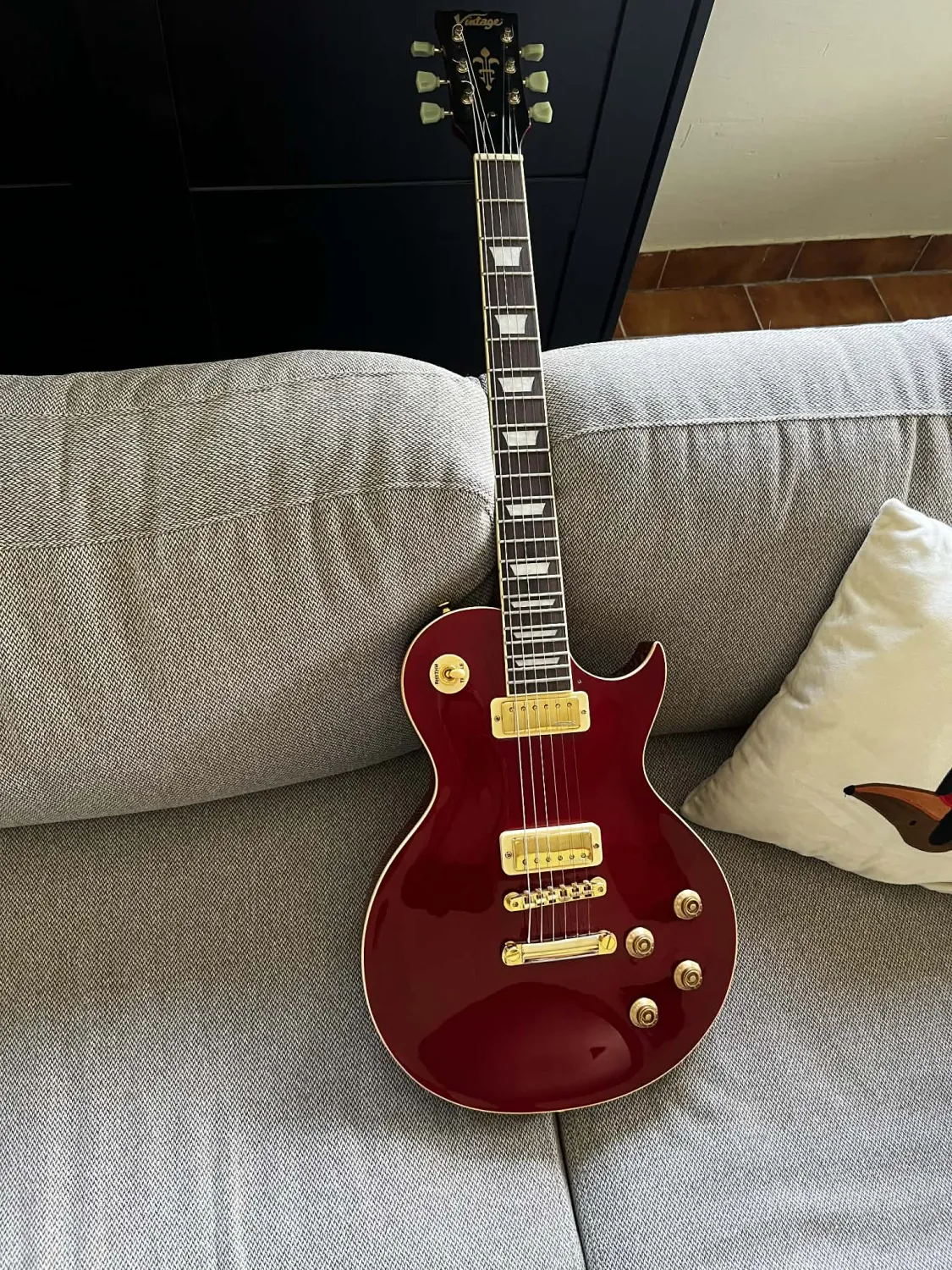 Vintage V100 WR E-Gitarre