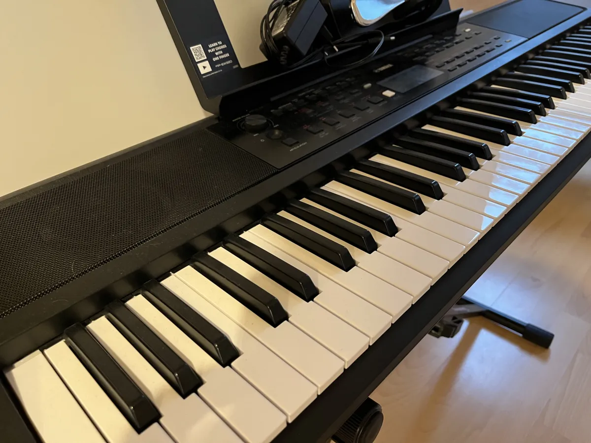 YAMAHA EW320 Synthesizer