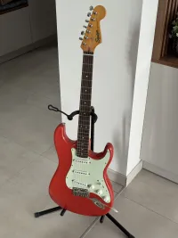 Squier Stratocaster FSR Classic Vibe 60s Fiesta Red Elektromos gitár