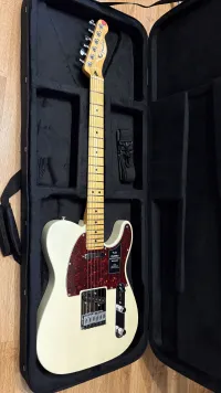 Eladova valt gitarom. Eladas oka, egy mas szinure vagyom. Amugy nagyon kenyelmes es profi hangszer.A kepen lathato felkemeny tok nem elado, a gitarral az amugy is vele jaro puhatokot tudom [...]