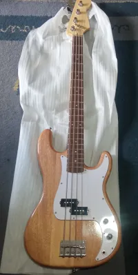 Harley-Benton P bass