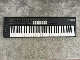 NOVATION Launchkey 61 MIDI billentyűzet - Omega [Ma, 11:56]
