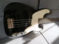 Squier Mike Dirnt. Signature Precision bass