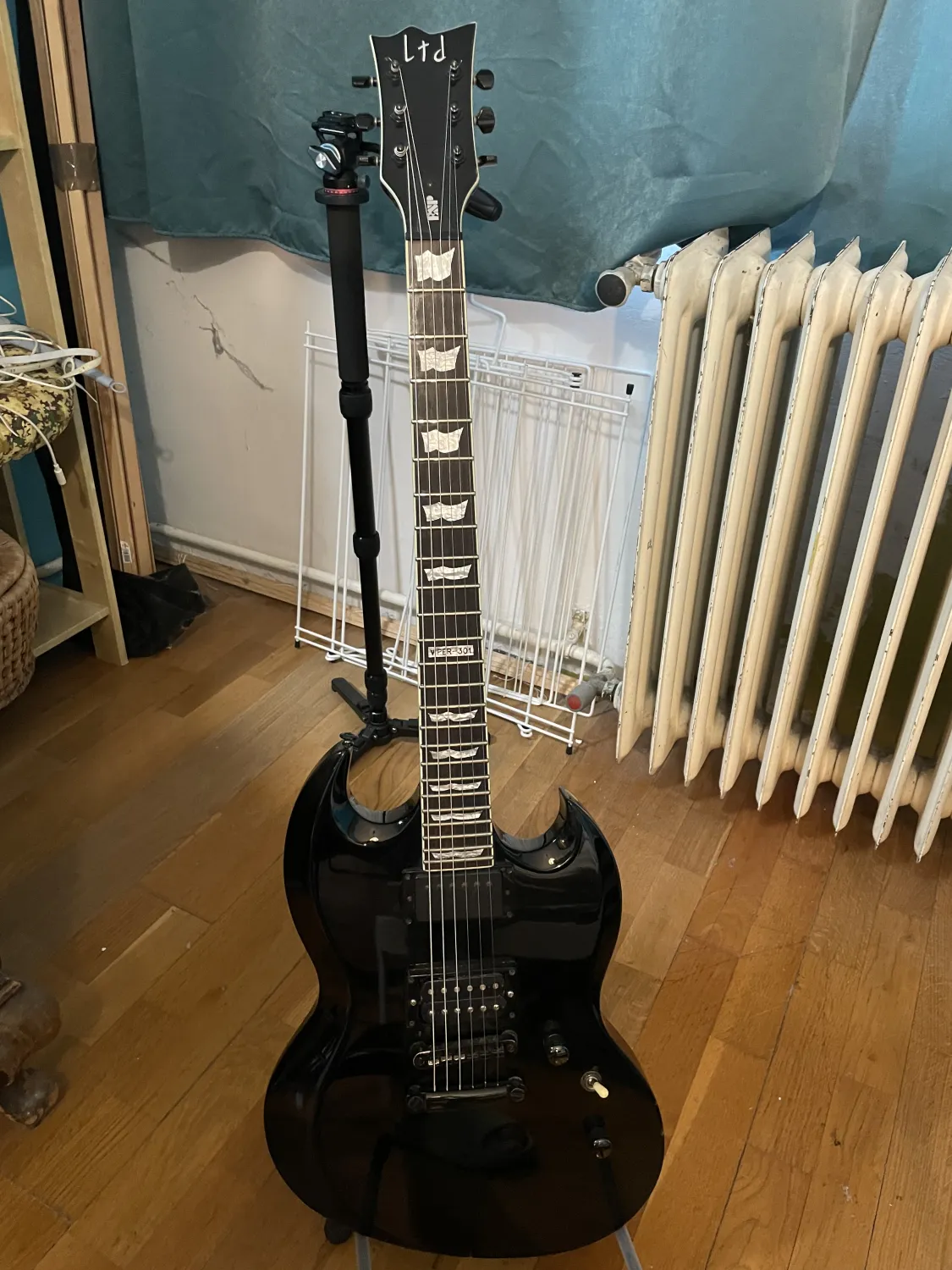 LTD Viper 301 Elektromos gitár