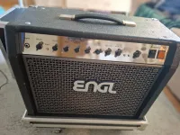 Kihasználatlanság miatt eladó egy ENGL Screamer 50, full csöves gitár kombó egy egyedileg hozzá gyártott konténerrel. Csak egyben eladó. Az erősítőhöz lábkapcsoló NINCSEN. Előerősítő: 4 csatorna (Clean, Crunch, Soft Lead, [...]