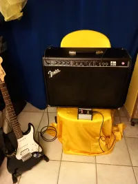 Fender FM 212R