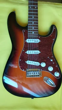 Squier Stratocaster Elektromos gitár - Sárai László [Ma, 07:21]