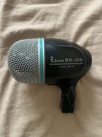 Eladó a címbe említett lábdob/bass mikrofon. Ár/érték arányba verhetetlen. Évekig jó szolgálatot tett, most csak pangana nálam.Gyakorlatilag aprópénzért.Budapesten átvehető,Postával nem szeretnék bajlódni, alkudozóknak nem válaszolok.Cserebere csak pénzre.Üdv,: Kerocci [...]