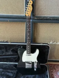 Eladó egy 1991-es Fender American Standard Telecaster, fekete kivitelben, az amerikai Fender gyártás egyik kiemelkedő korszakából.A hangszer a Corona gyár korai éveiből származik, abból az időszakból, amikor a Fender az [...]