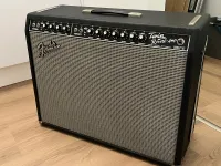 Eladó egy kiváló állapotú, 1998-as Fender Twin Reverb ’65 Reissue csöves gitárkombó. A legendás Fender clean hangzás egyik legismertebb képviselője, amely stúdióban, próbateremben és színpadon egyaránt megállja a helyétA kombó [...]