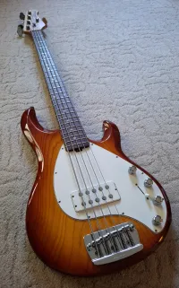 Music Man Stingray 5 Bajo de 5 cuerdas - squierforsale [Today, 6:54 pm]