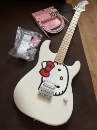 Squier Hello Kitty Stratocaster - Kiegészítőkkel Elektromos gitár