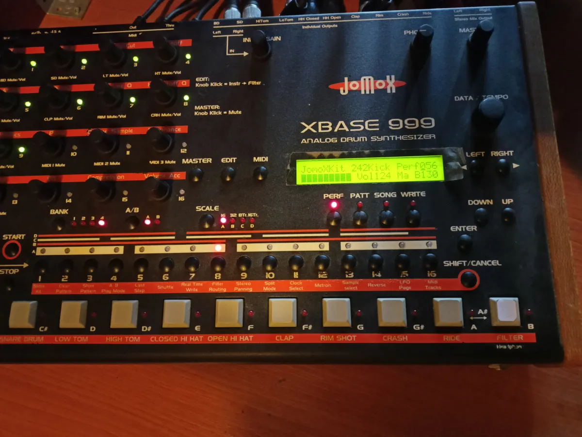 - Jomox X Base 999 Batería electrónica