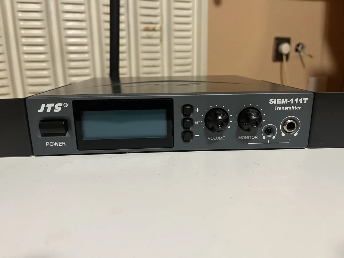 - JTS SIEM111T + SIEM111R vezeték nélküli fül Monitor de oído
