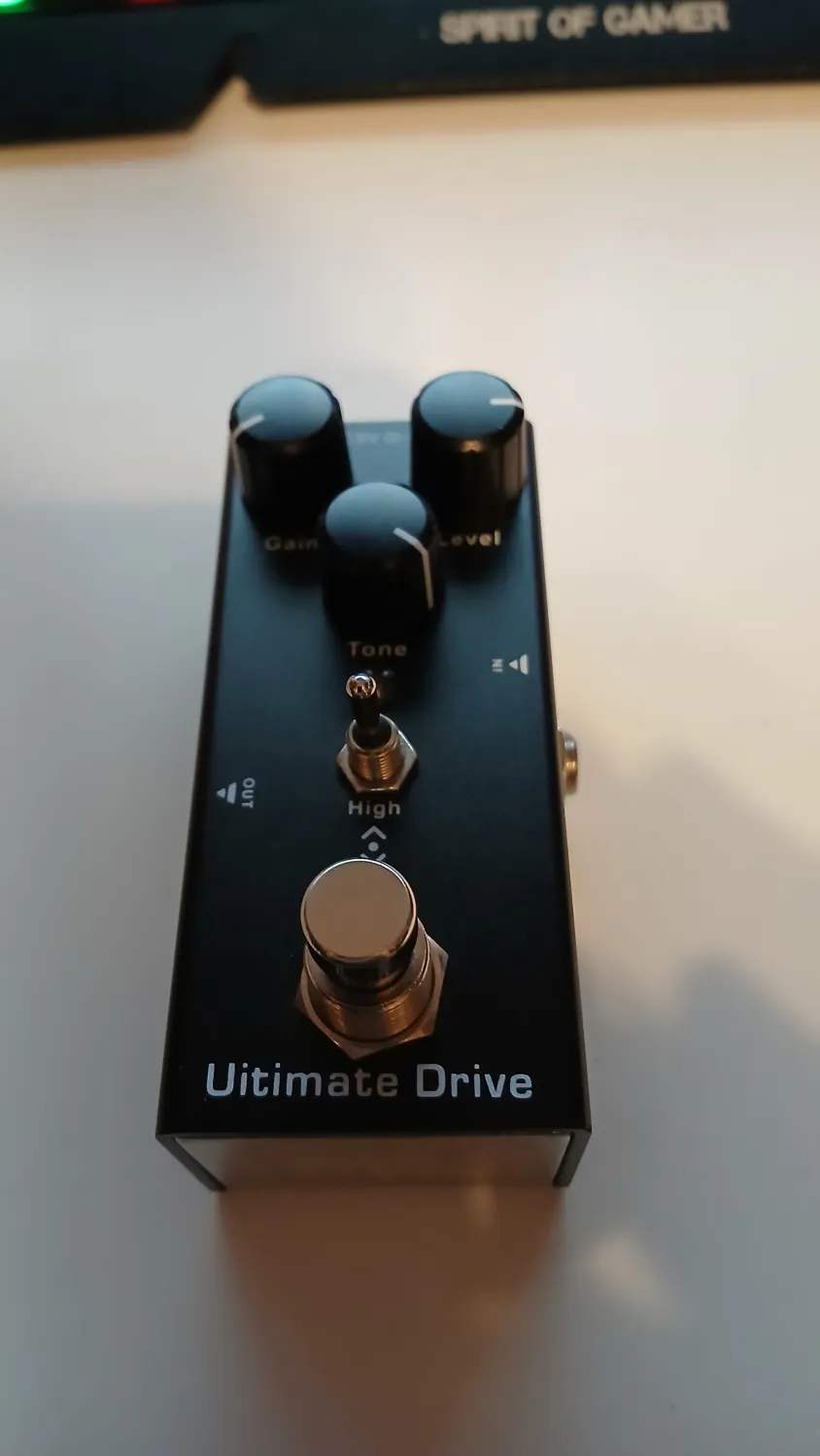 - Ultimate drive Effekt pedál