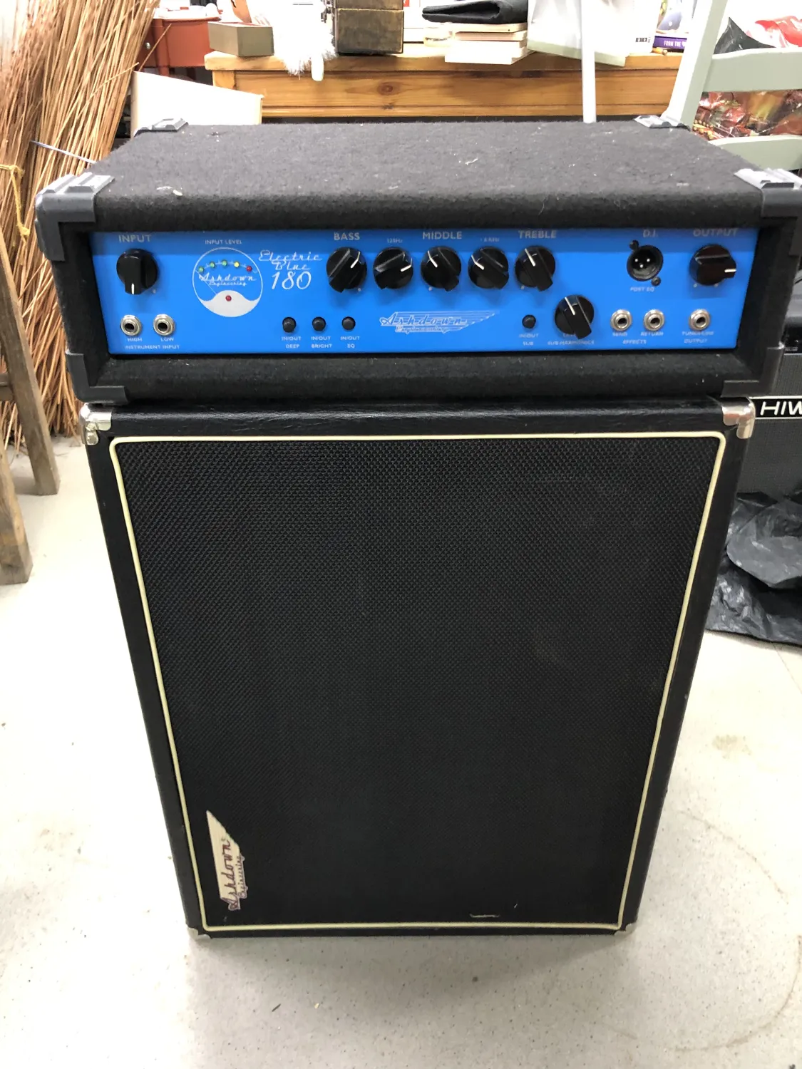 Ashdown Electric Blue 180 Bass Kopfe und Truhe