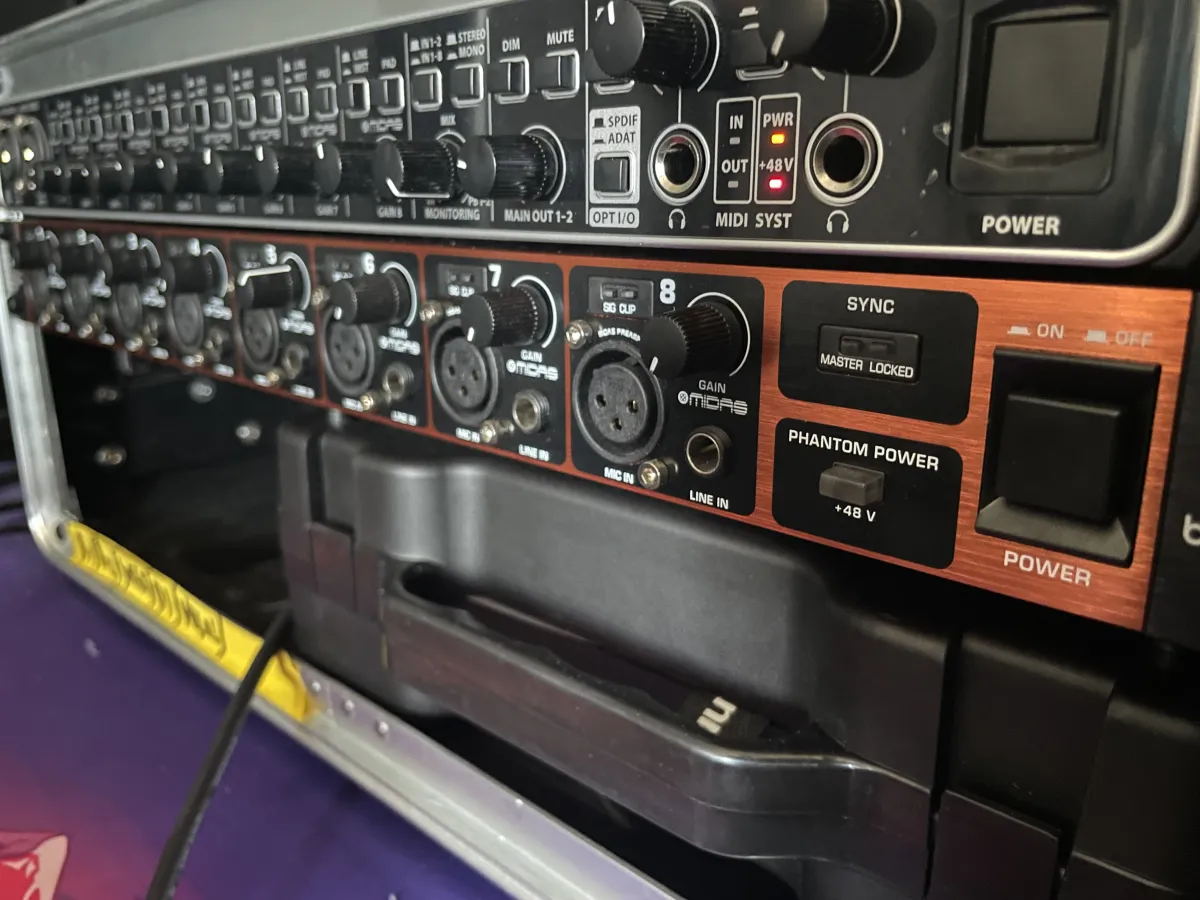 Behringer a 8200 Convertidor AD/DA