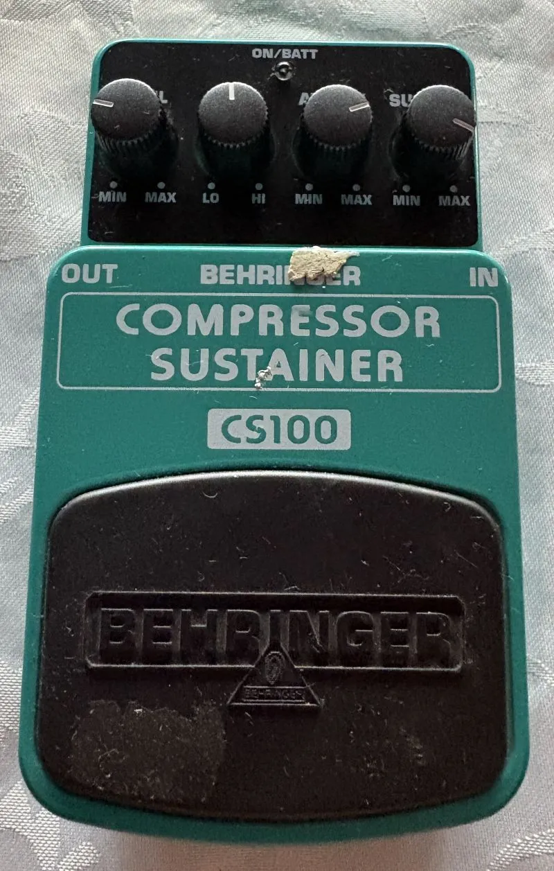 Behringer CS100 Pedál